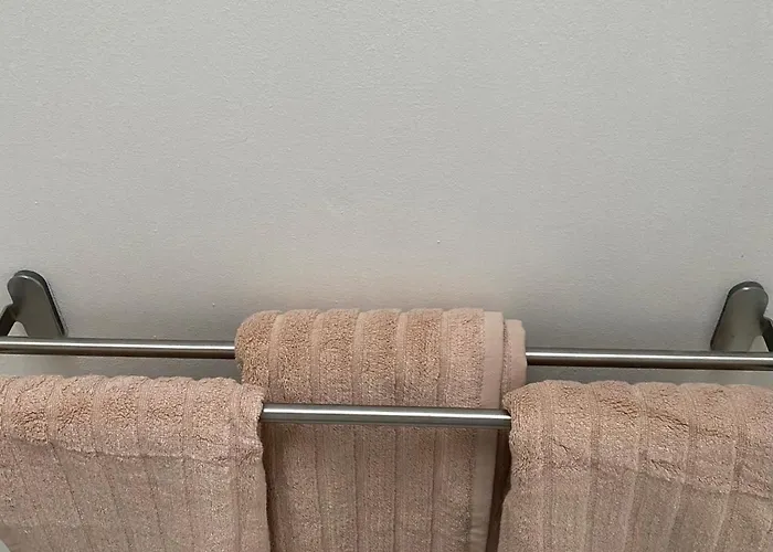 Modern Comfortable Four Bedroom House In Great Location Lägenhet *