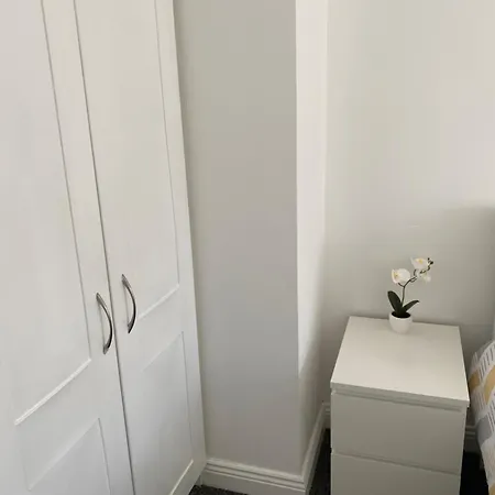 Modern Comfortable Four Bedroom House In Great Location دبلن