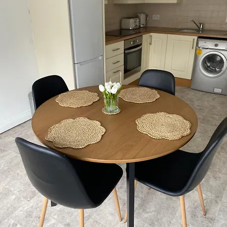 Modern Comfortable Four Bedroom House In Great Location شقة دبلن