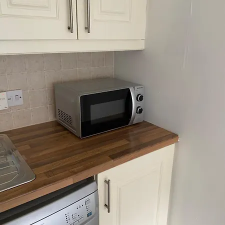 Modern Comfortable Four Bedroom House In Great Location *