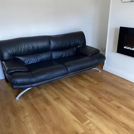 Modern Comfortable Four Bedroom House In Great Location *