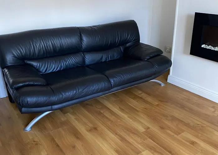 Modern Comfortable Four Bedroom House In Great Location *