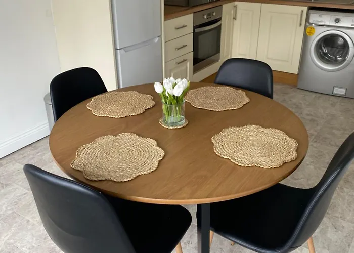 Modern Comfortable Four Bedroom House In Great Location דירה דבלין