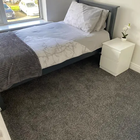 Lejlighed Modern Comfortable Four Bedroom House In Great Location *