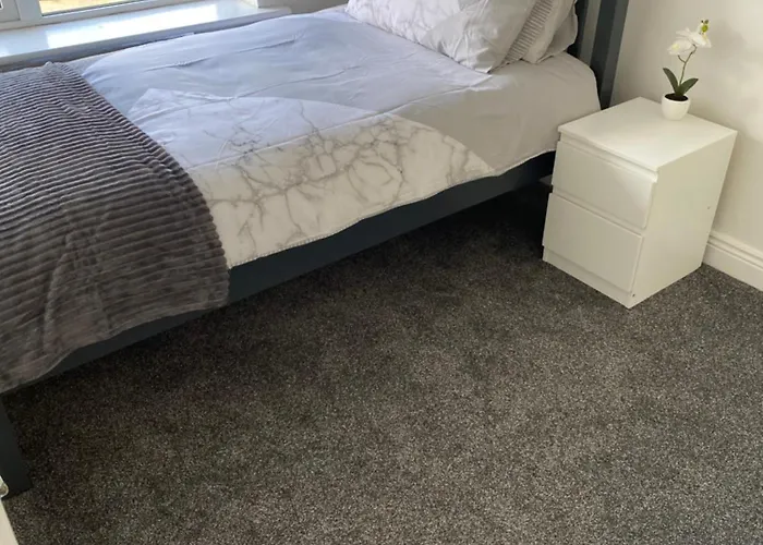 דירה Modern Comfortable Four Bedroom House In Great Location *